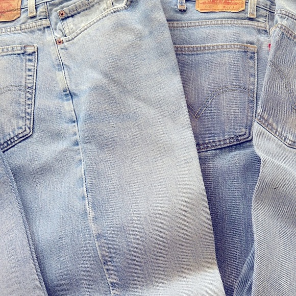5 prs. men’s Levi’s - Picture 5 of 6